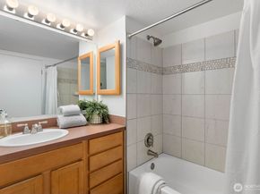 11630 100th Avenue NE B319, Kirkland WA 98034