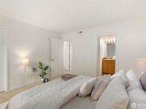 11630 100th Avenue NE B319, Kirkland WA 98034