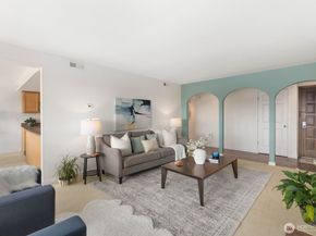 11630 100th Avenue NE B319, Kirkland WA 98034