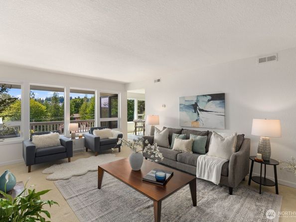 11630 100th Avenue NE B319, Kirkland WA 98034