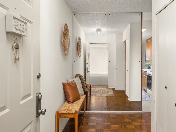 9710 5th Avenue NE 503, Seattle WA 98115