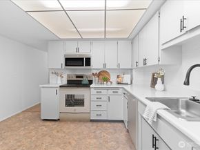 10823 Glen Acres Drive S B, Seattle WA 98168