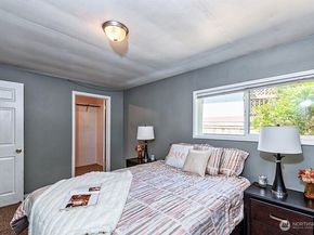 22910 Edmonds Way, Edmonds WA 98020