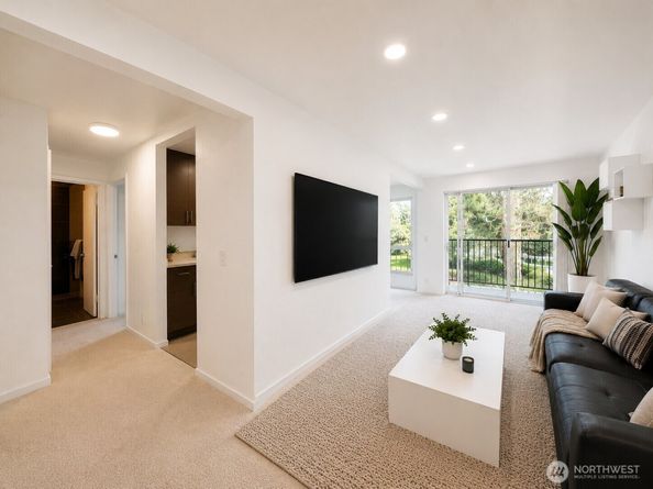 811 126th Place NE A204, Bellevue WA 98005