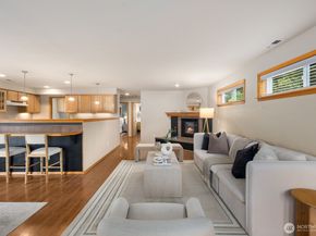 10717 Phinney Avenue N, Seattle WA 98133