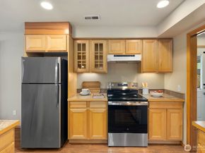 10717 Phinney Avenue N, Seattle WA 98133