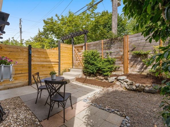 9121 23rd Avenue NE, Seattle WA 98115