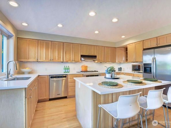 4030 26th Avenue W, Seattle WA 98199