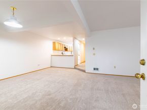 15307 15th Avenue NE 7, Shoreline WA 98155