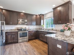 7063 E Nightingale Street, Port Orchard WA 98366