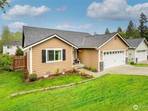 7063 E Nightingale Street, Port Orchard WA 98366