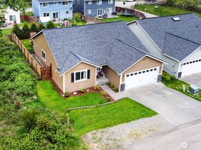7063 E Nightingale Street, Port Orchard WA 98366