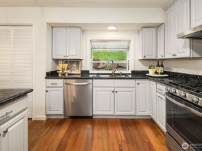 2805 112th Avenue SE, Bellevue WA 98004