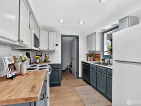 24911 38th Avenue S, Kent WA 98032