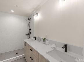 4420 Midvale Avenue N, Seattle WA 98103