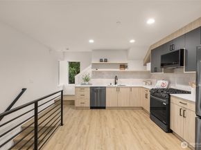 4420 Midvale Avenue N, Seattle WA 98103