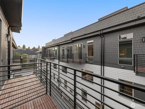 4420 Midvale Avenue N, Seattle WA 98103