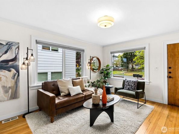 705 N 104th Street, Seattle WA 98133