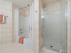 22024 43rd Avenue S 131, Kent WA 98032