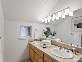 6521 25th Avenue NE C, Seattle WA 98115