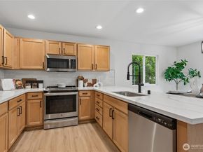 9237 NE 173rd Place, Bothell WA 98011