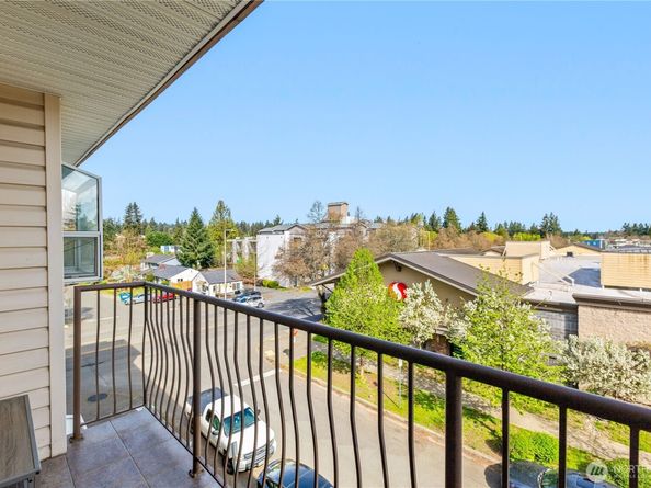 12056 15th Avenue NE 404, Seattle WA 98125