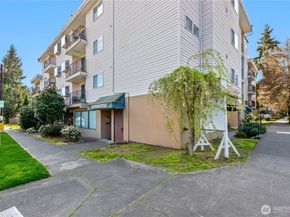 12056 15th Avenue NE 404, Seattle WA 98125