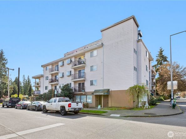 12056 15th Avenue NE 404, Seattle WA 98125
