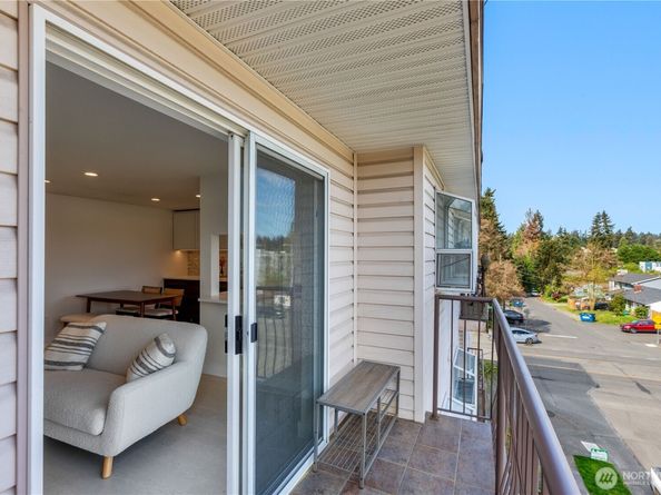 12056 15th Avenue NE 404, Seattle WA 98125