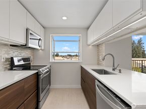 12056 15th Avenue NE 404, Seattle WA 98125