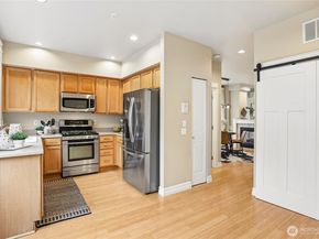 11875 SE 4th Place 701, Bellevue WA 98005