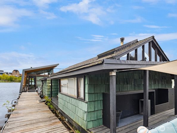 3130 Portage Bay Place E C, Seattle WA 98102