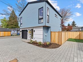 9537 Dayton Avenue N, Seattle WA 98103