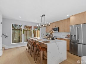 9537 Dayton Avenue N, Seattle WA 98103