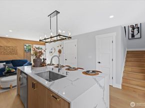 9537 Dayton Avenue N, Seattle WA 98103