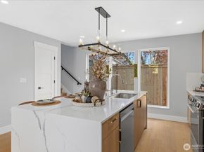 9537 Dayton Avenue N, Seattle WA 98103