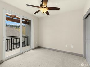 1880 25th Avenue NE 413, Issaquah WA 98029