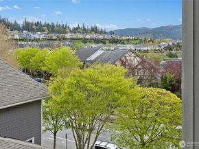 1880 25th Avenue NE 413, Issaquah WA 98029