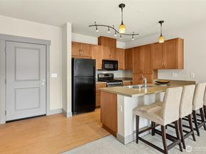 1880 25th Avenue NE 413, Issaquah WA 98029