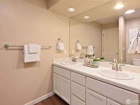 2636 259th Court SE, Sammamish WA 98075
