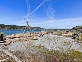 27830 Manzanita Beach Road SW, Vashon WA 98070