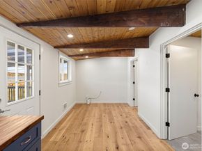 27830 Manzanita Beach Road SW, Vashon WA 98070