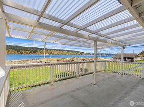27830 Manzanita Beach Road SW, Vashon WA 98070