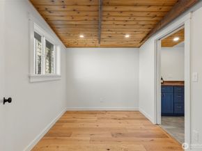 27830 Manzanita Beach Road SW, Vashon WA 98070