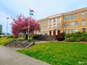 6525 23rd Avenue NE, Seattle WA 98115