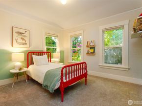 6525 23rd Avenue NE, Seattle WA 98115