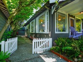 6525 23rd Avenue NE, Seattle WA 98115