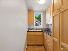 145 Park Avenue N, Renton WA 98057