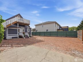 145 Park Avenue N, Renton WA 98057
