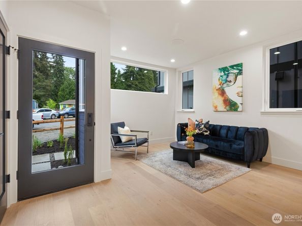 12032 Hiram Place NE, Seattle WA 98125